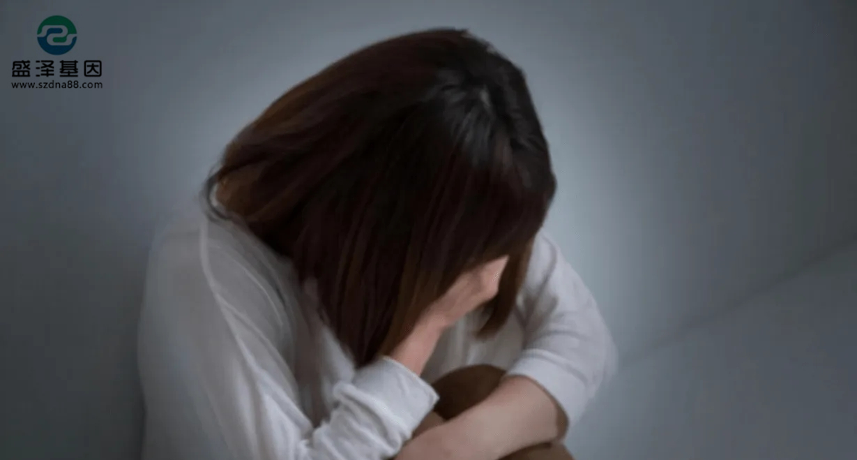 張阿姨瞞著兒媳婦給孫子做親子鑒定，鑒定報(bào)告出來(lái)老兩口驚呆了！